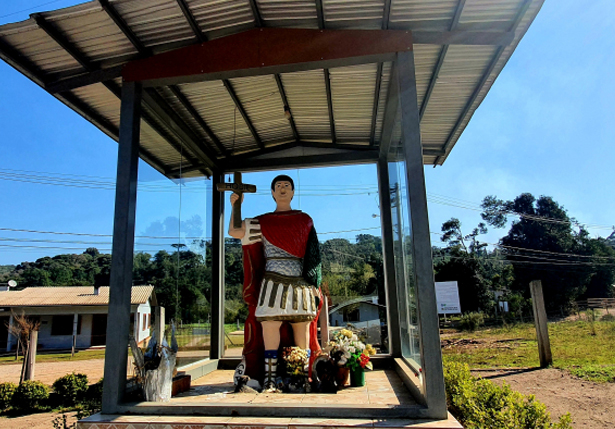 Estátua em Homenagem ao Santo Expedito